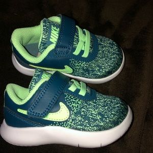 Toddler Nike sneakers size 5 new